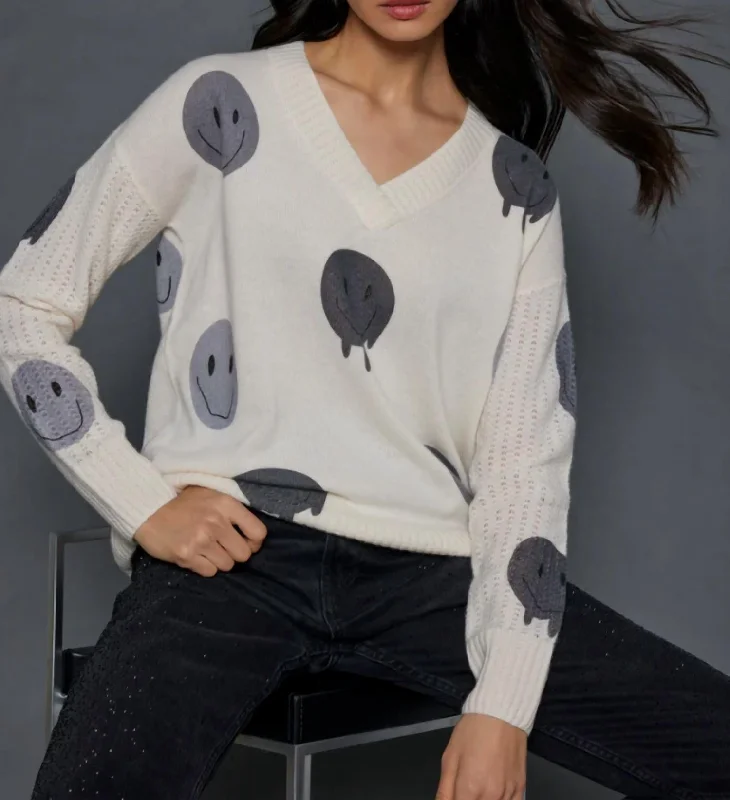 Must-have For Fashion Mood Check Sweater In Frosting